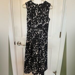 Elegant Black and White Sleeveless Dress